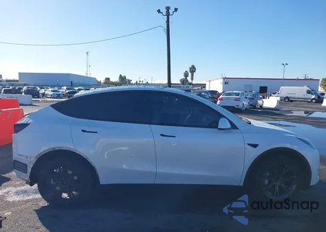 2025 Tesla Model Y Long Range Dual Motor Rear-Wheel Drive from USA, damaged, VIN 7SAYGDED2SF219910